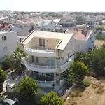 Altinkumda 12 Kisilik Oezel Havuzlu Villa Didim