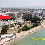 Altinkumda 12 Kisilik Oezel Havuzlu Villa Kamp alanı Didim