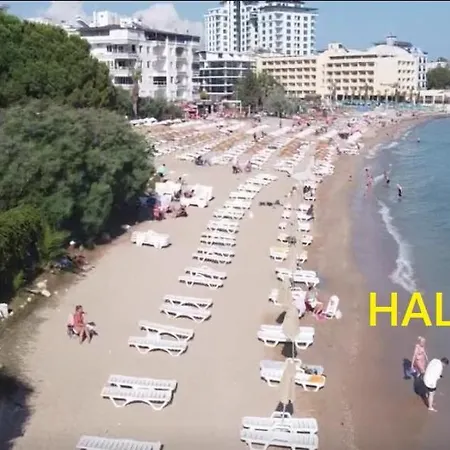 Altinkumda 12 Kisilik Oezel Havuzlu Villa Didim