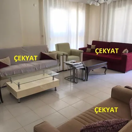 Altinkumda 12 Kisilik Oezel Havuzlu Villa Kamp alanı