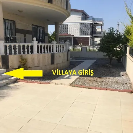 Campeggio Altinkumda 12 Kisilik Oezel Havuzlu Villa