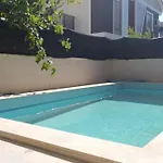 אתר קמפינג Altinkumda 12 Kisilik Oezel Havuzlu Villa