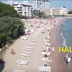 Altinkumda 12 Kisilik Oezel Havuzlu Villa דידים