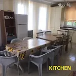 Altinkumda 12 Kisilik Oezel Havuzlu Villa דידים