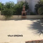 Altinkumda 12 Kisilik Oezel Havuzlu Villa דידים