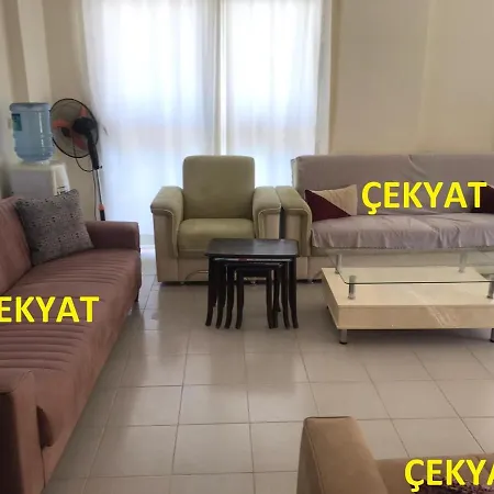 אתר קמפינג Altinkumda 12 Kisilik Oezel Havuzlu Villa דידים